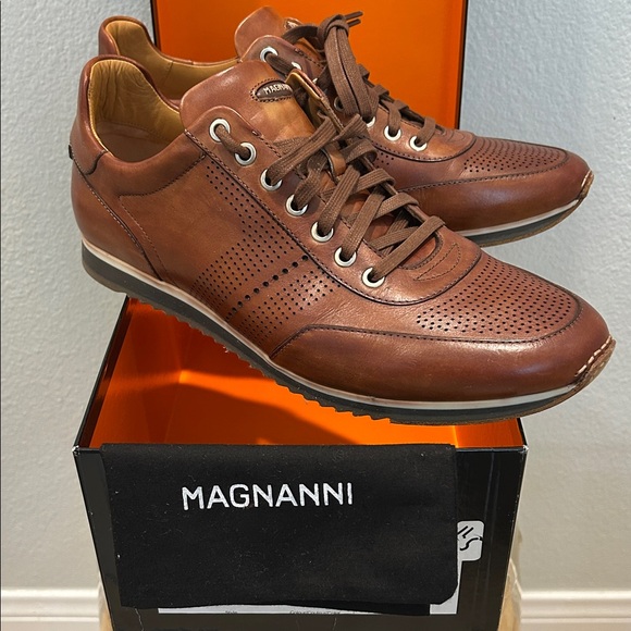 Magnanni Men's Tan Leather Sneakers - Picture 1 of 8